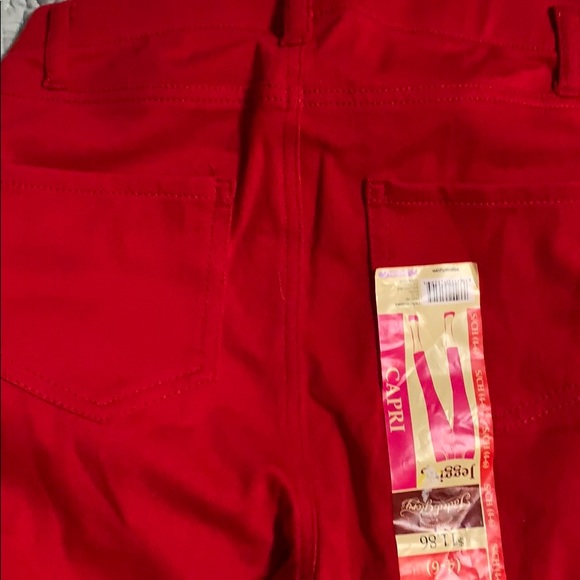 Size 4-6 red Capri jeggings NWT 🎉 3 for $12 - Picture 3 of 3